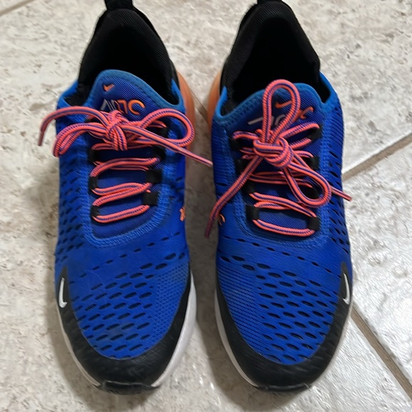 Nike 270 - Picture 2 of 3